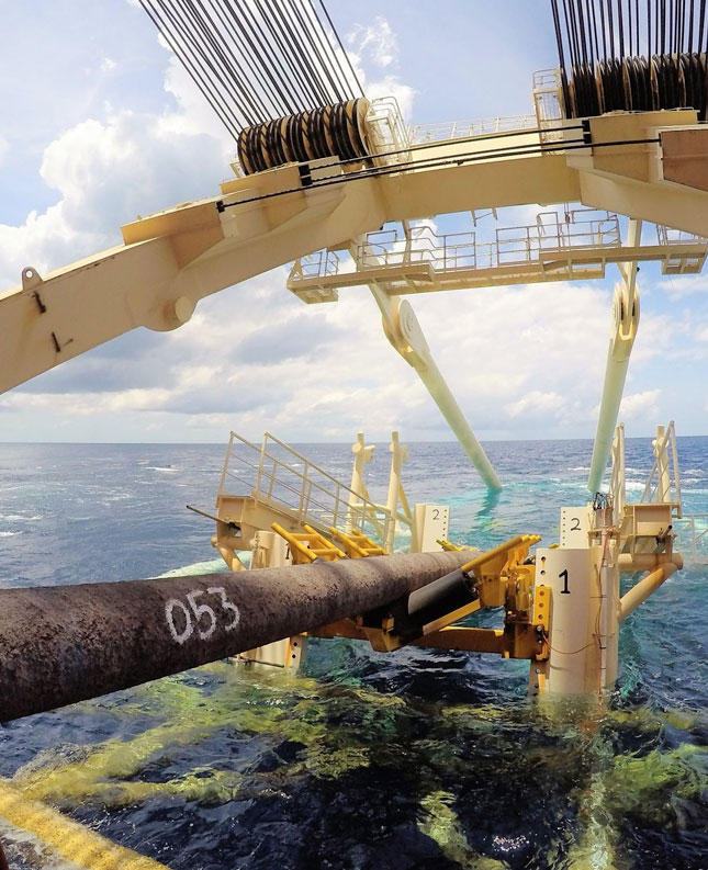 Pipe-lay-stinger-is-attached-to-the-stern-of-pipe-lay-vessel-during-offshore-pipeline-installation-216230440
